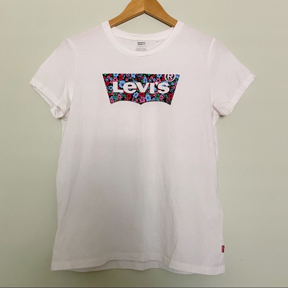 3 for 25 ✨/ Floral Levis Shirt